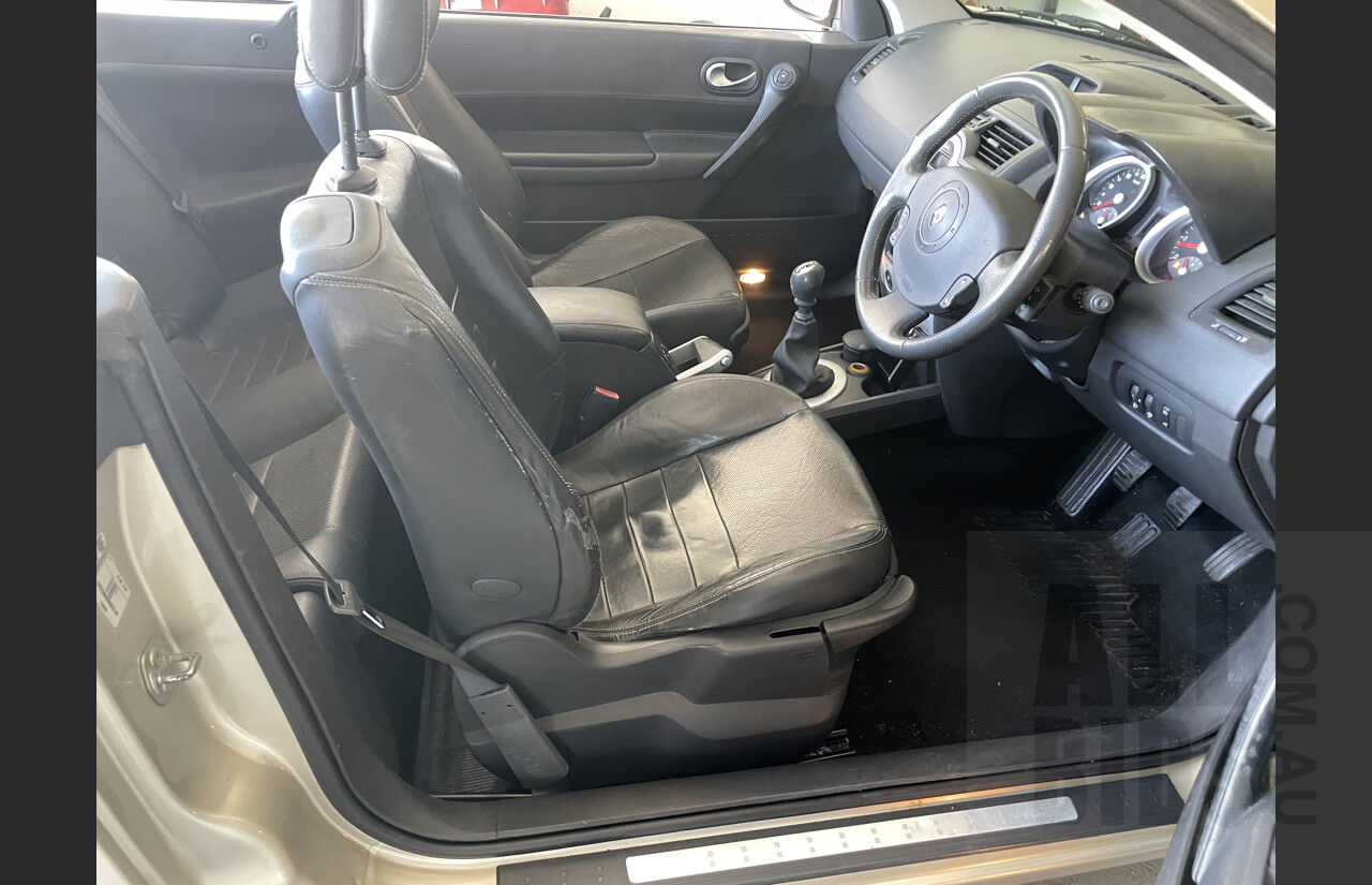 9/2004 Renault Megane Dynamique X84 2d Cabriolet Gold 2.0L
