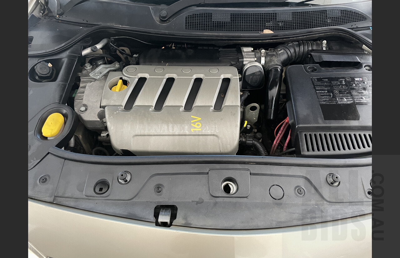9/2004 Renault Megane Dynamique X84 2d Cabriolet Gold 2.0L