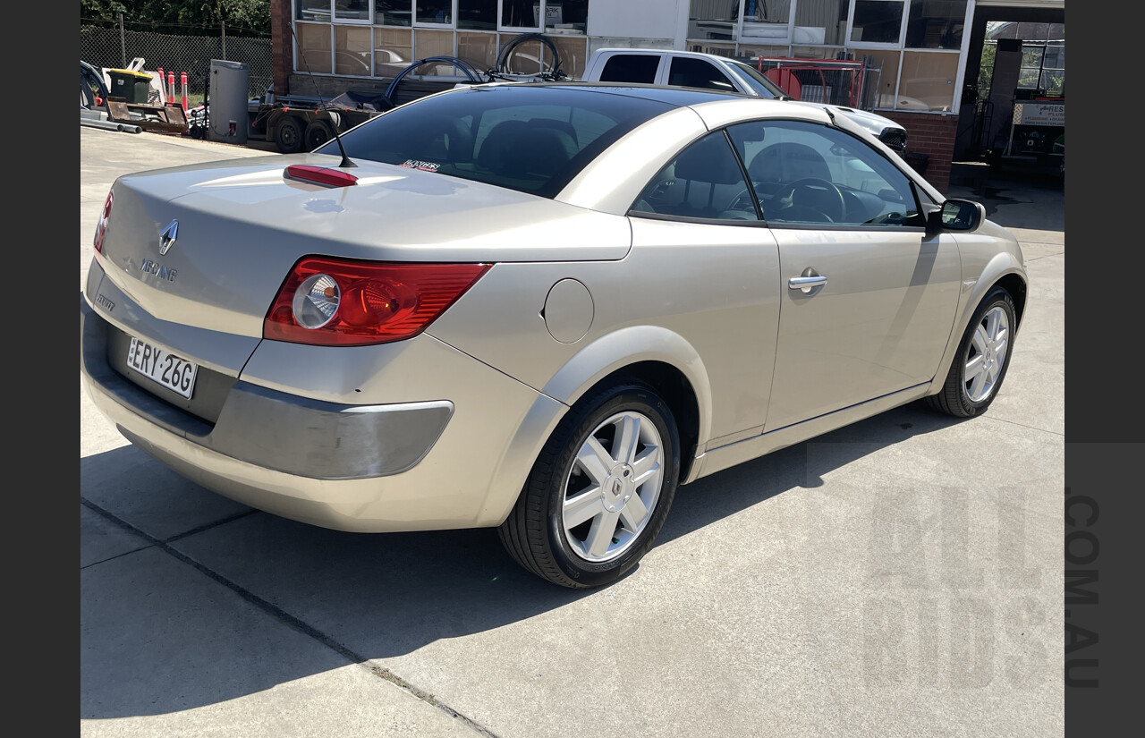 9/2004 Renault Megane Dynamique X84 2d Cabriolet Gold 2.0L