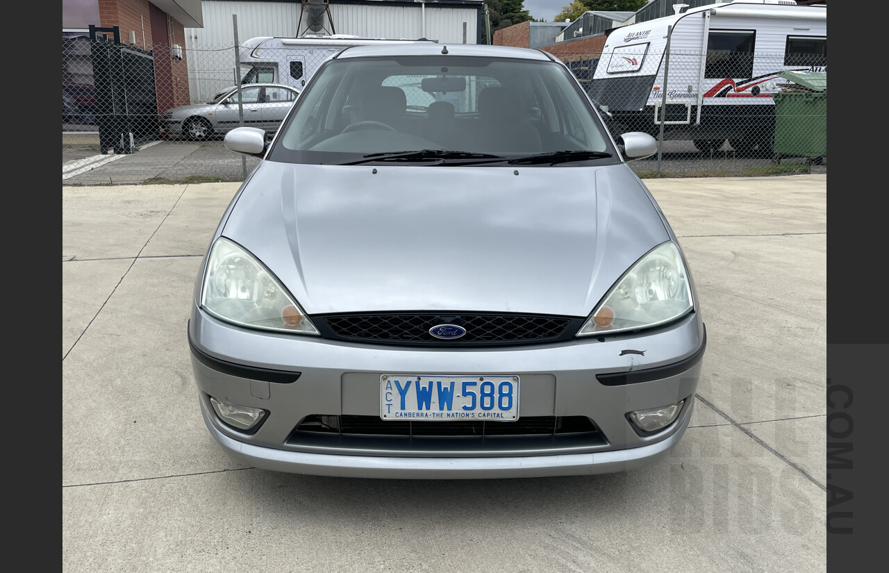 2/2003 Ford Focus Zetec LR 3d Hatchback Silver 2.0L