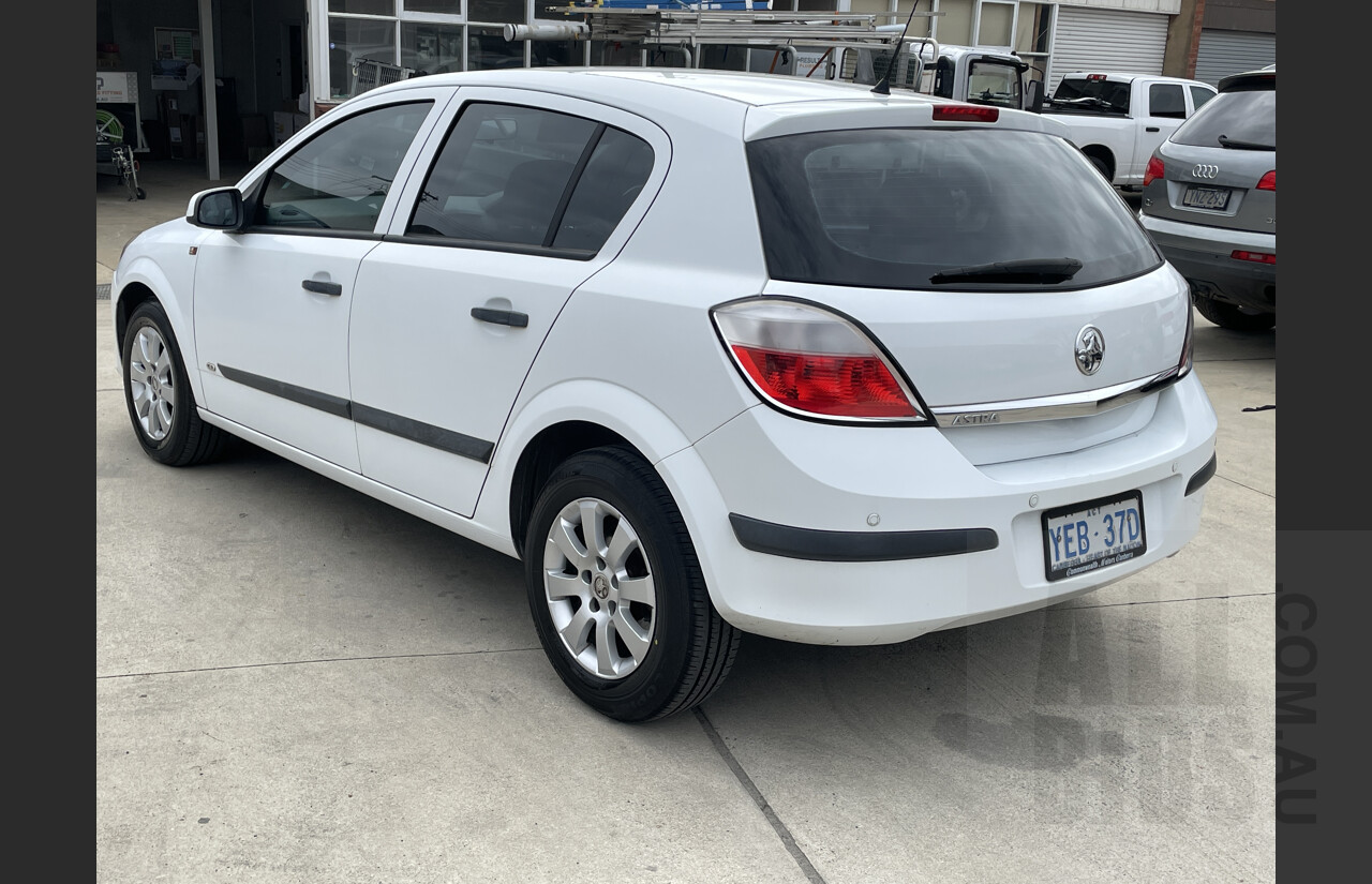 4/2006 Holden Astra CD AH MY06 5d Hatchback White 1.8L