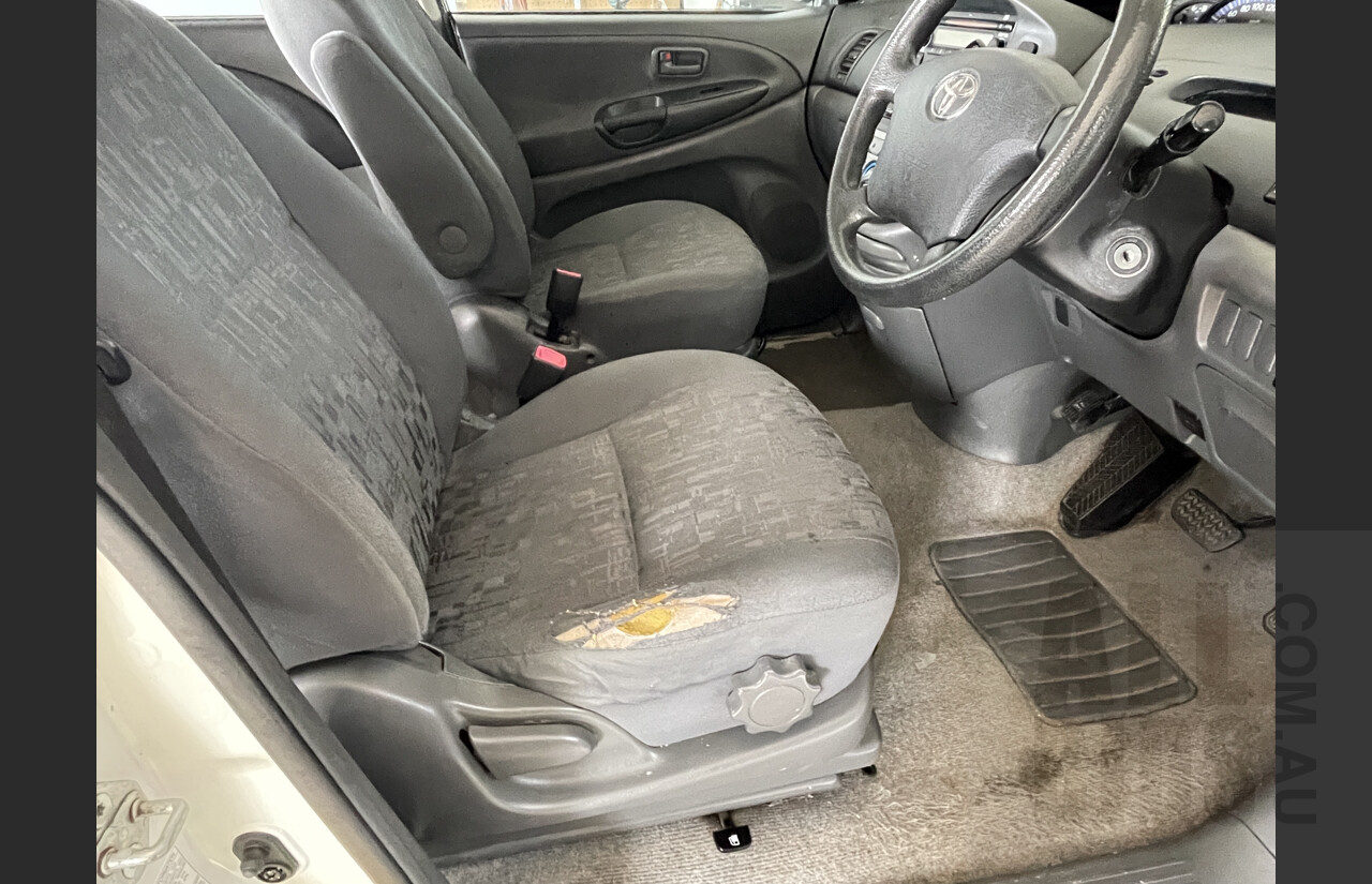 6/2004 Toyota Tarago GLi ACR30R 4d Wagon White 2.4L