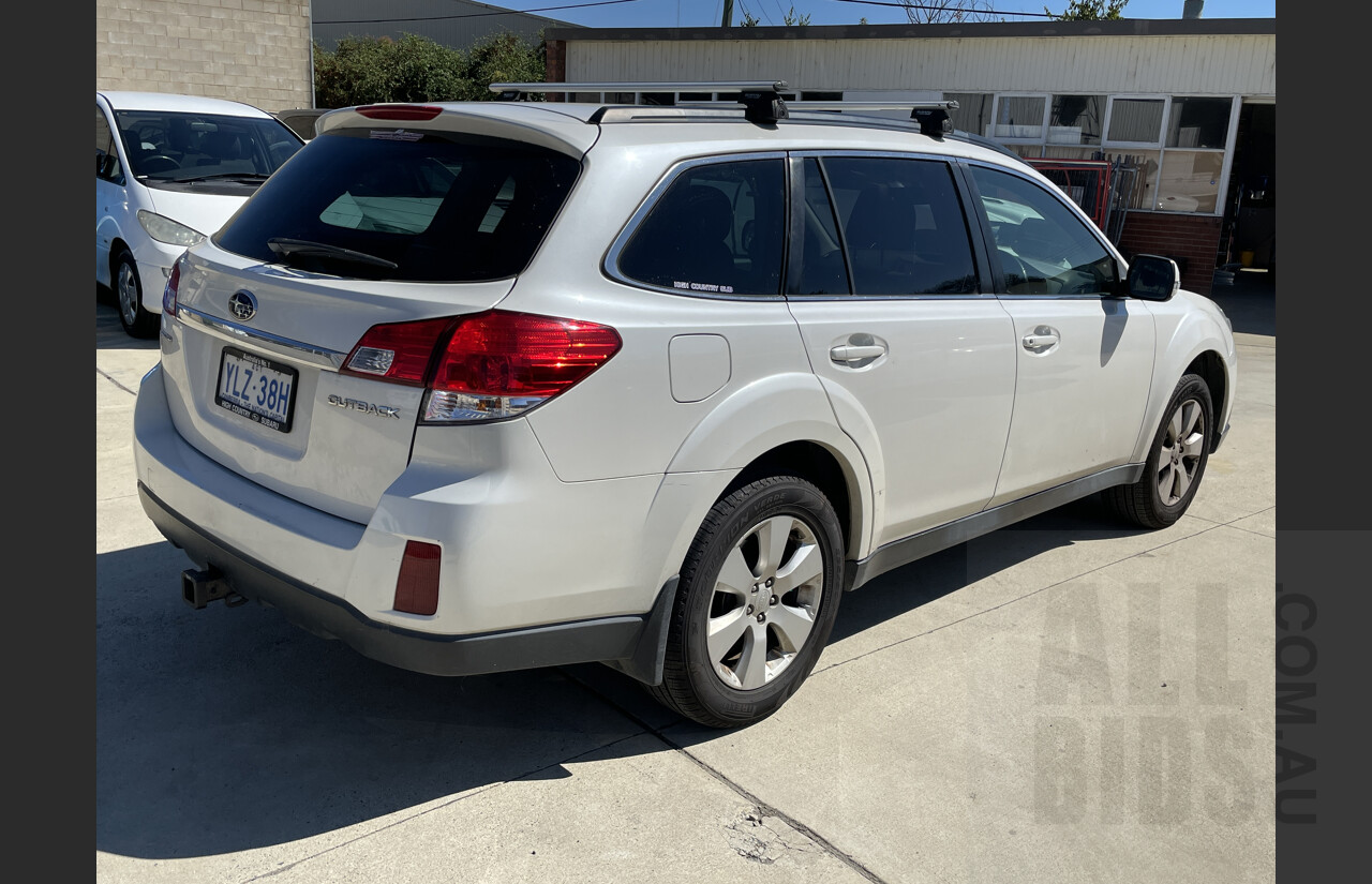 6/2010 Subaru Outback 2.5i MY10 4d Wagon White 2.5L