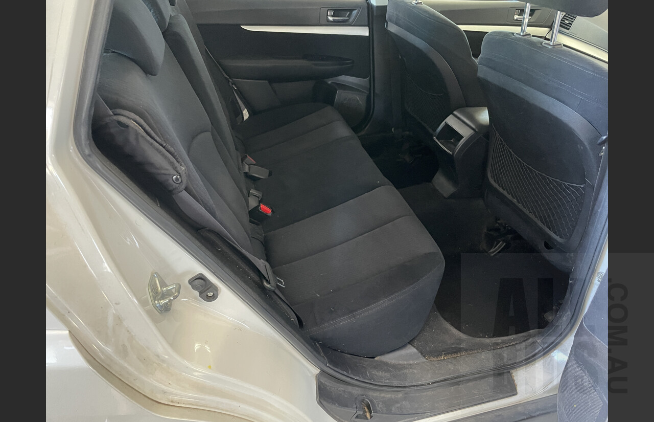6/2010 Subaru Outback 2.5i MY10 4d Wagon White 2.5L