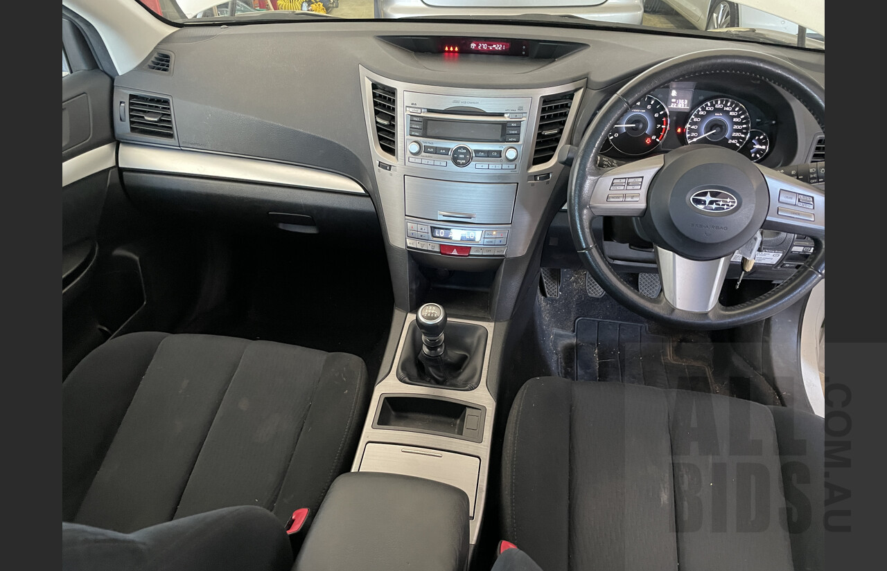 6/2010 Subaru Outback 2.5i MY10 4d Wagon White 2.5L