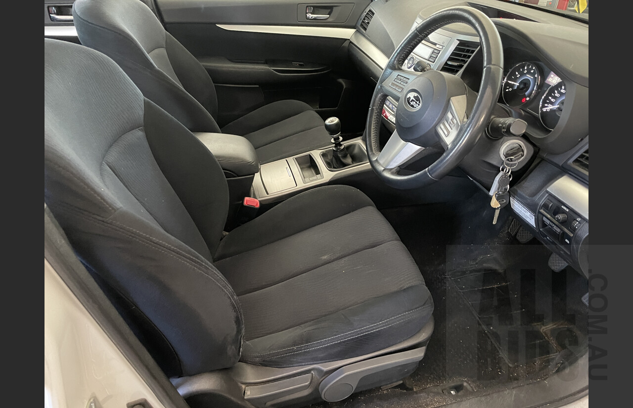 6/2010 Subaru Outback 2.5i MY10 4d Wagon White 2.5L