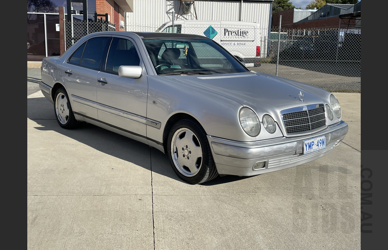 5/1998 Mercedes-Benz E320 Elegance W210 4d Sedan Silver 3.2L