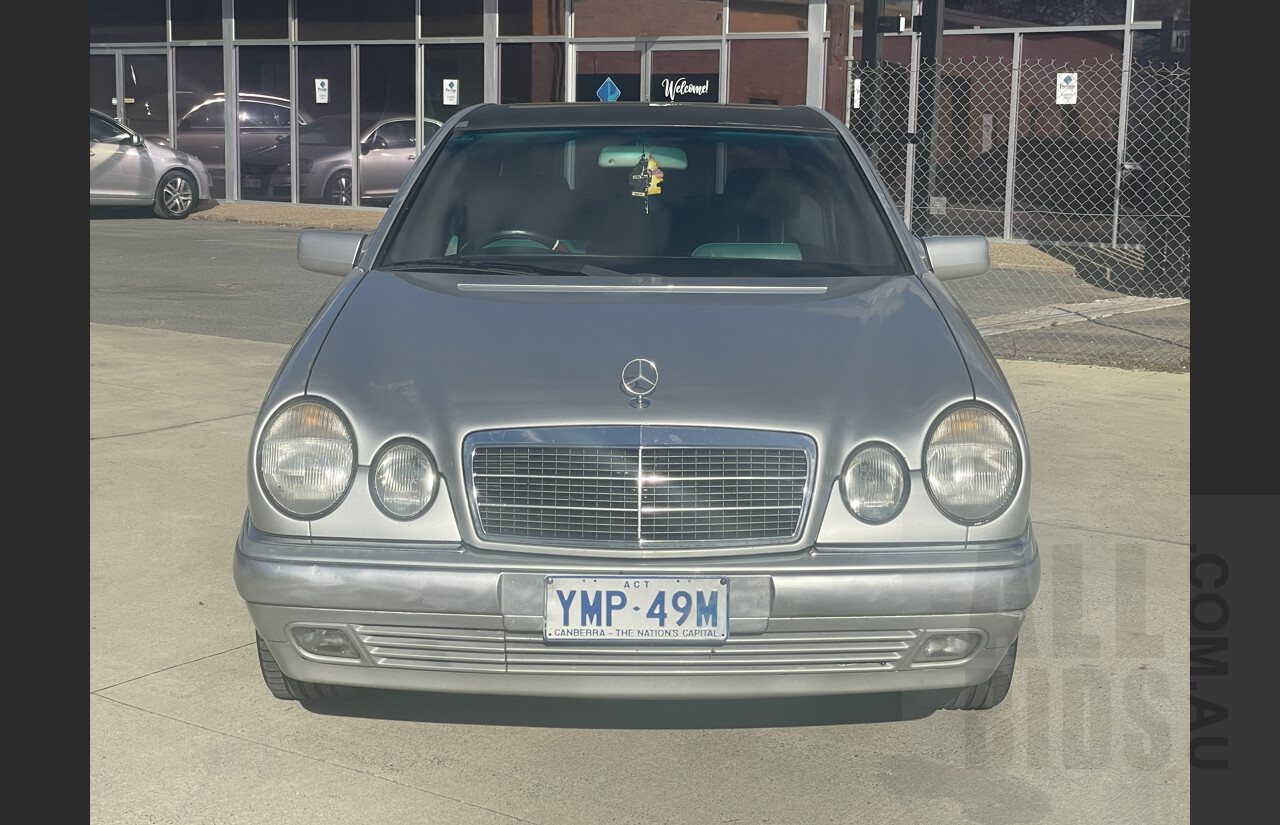5/1998 Mercedes-Benz E320 Elegance W210 4d Sedan Silver 3.2L