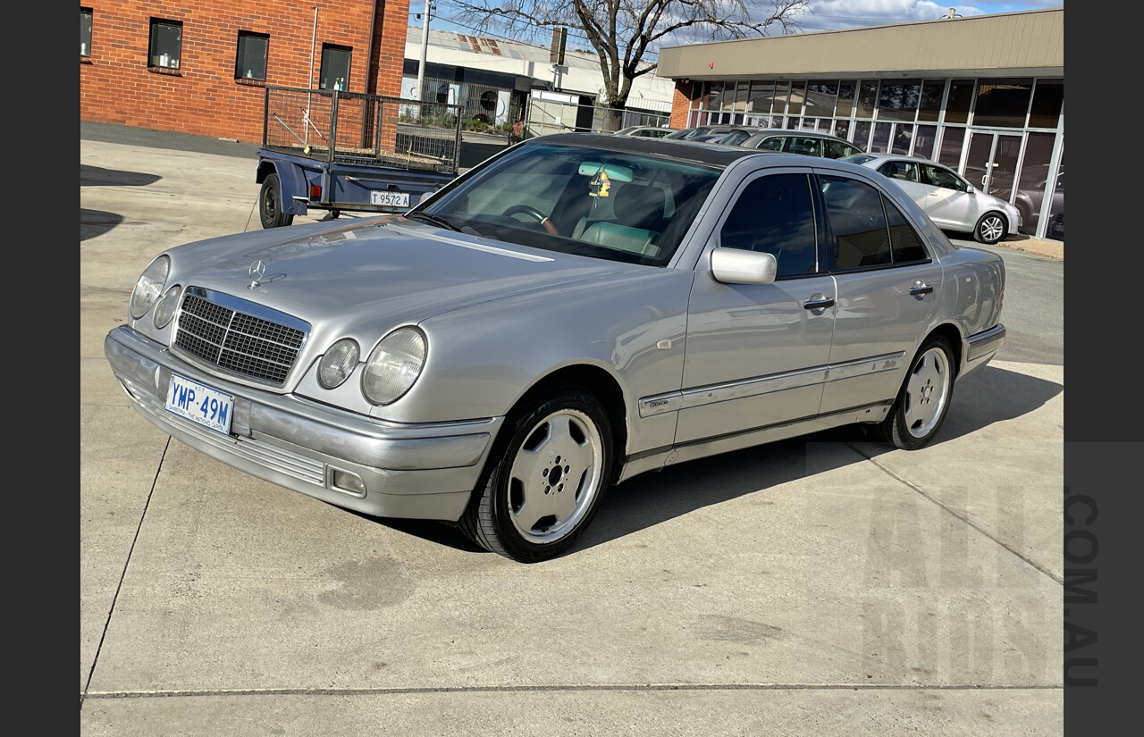 5/1998 Mercedes-Benz E320 Elegance W210 4d Sedan Silver 3.2L