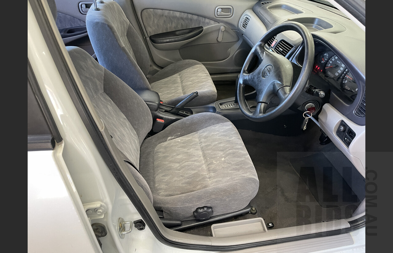 2/2001 Nissan Pulsar ST N16 4d Sedan White 1.6L