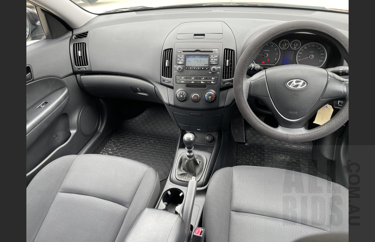 6/2009 Hyundai i30 SX FD MY09 5d Hatchback Black 2.0L