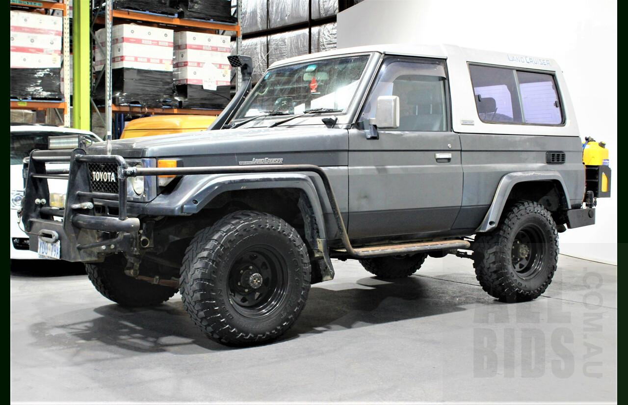2/1987 Toyota Landcruiser LX Turbo BJ74 (4x4) 2d FRP Top Grey 3.4L 13B-T Turbo Diesel