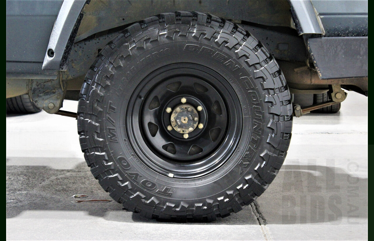 2/1987 Toyota Landcruiser LX Turbo BJ74 (4x4) 2d FRP Top Grey 3.4L 13B-T Turbo Diesel