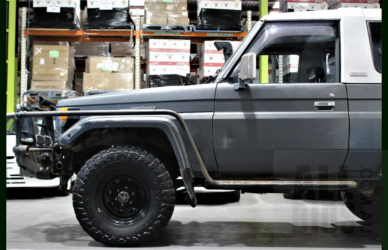 2/1987 Toyota Landcruiser LX Turbo BJ74 (4x4) 2d FRP Top Grey 3.4L 13B-T Turbo Diesel