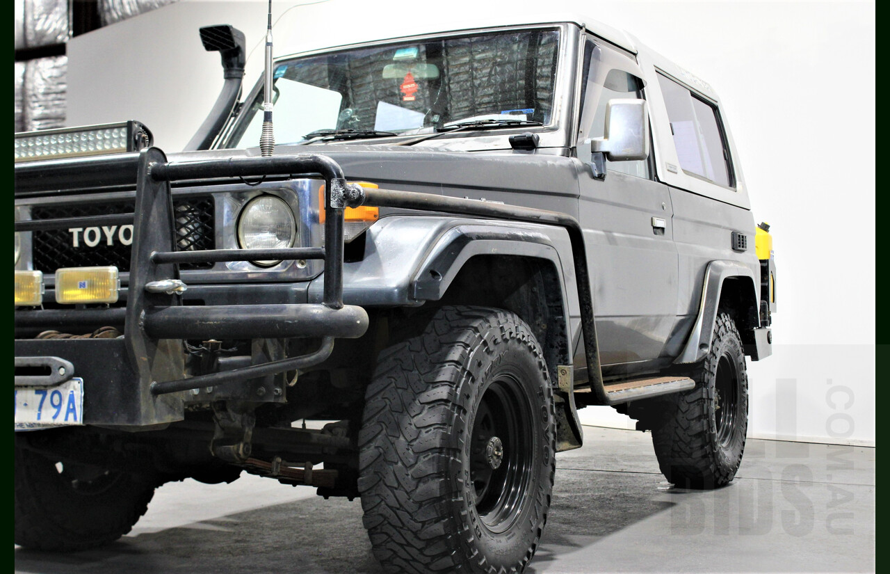 2/1987 Toyota Landcruiser LX Turbo BJ74 (4x4) 2d FRP Top Grey 3.4L 13B-T Turbo Diesel