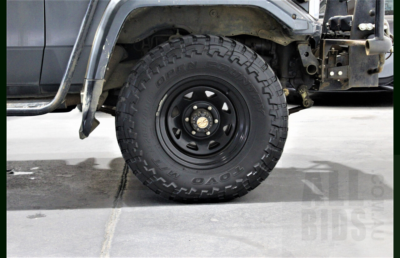 2/1987 Toyota Landcruiser LX Turbo BJ74 (4x4) 2d FRP Top Grey 3.4L 13B-T Turbo Diesel