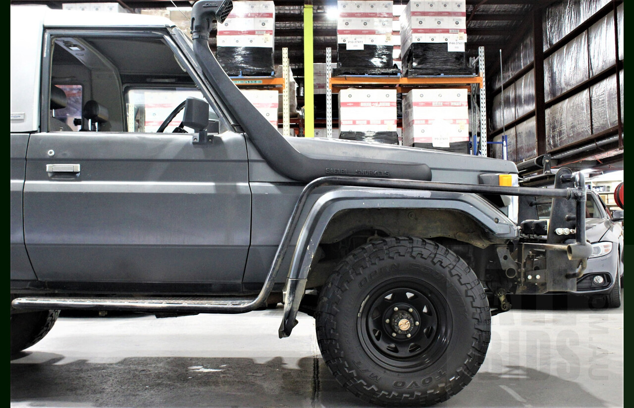 2/1987 Toyota Landcruiser LX Turbo BJ74 (4x4) 2d FRP Top Grey 3.4L 13B-T Turbo Diesel