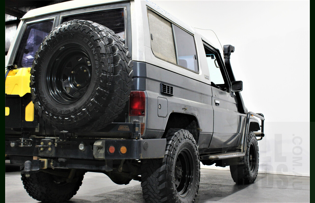 2/1987 Toyota Landcruiser LX Turbo BJ74 (4x4) 2d FRP Top Grey 3.4L 13B-T Turbo Diesel