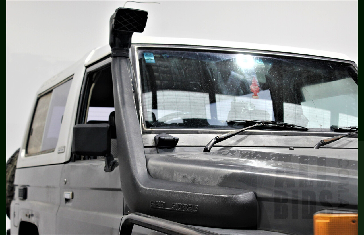 2/1987 Toyota Landcruiser LX Turbo BJ74 (4x4) 2d FRP Top Grey 3.4L 13B-T Turbo Diesel