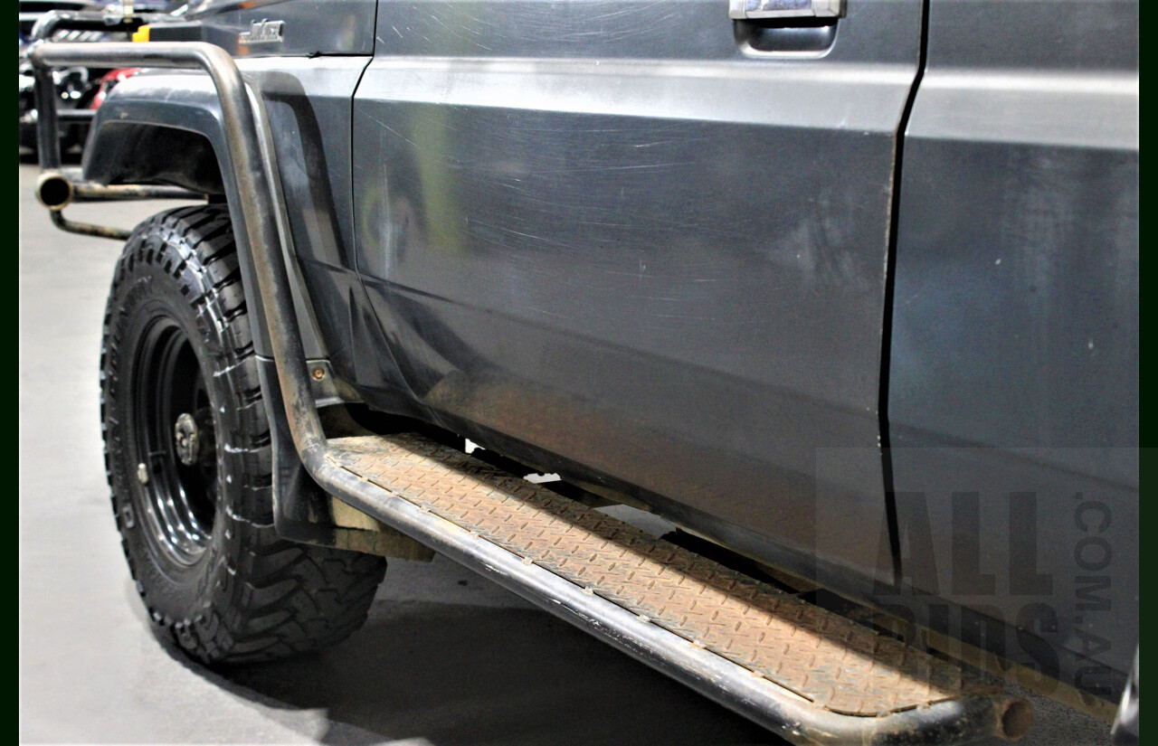 2/1987 Toyota Landcruiser LX Turbo BJ74 (4x4) 2d FRP Top Grey 3.4L 13B-T Turbo Diesel