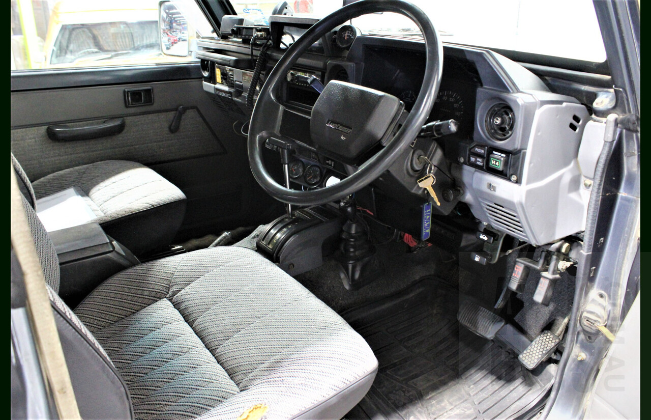 2/1987 Toyota Landcruiser LX Turbo BJ74 (4x4) 2d FRP Top Grey 3.4L 13B-T Turbo Diesel