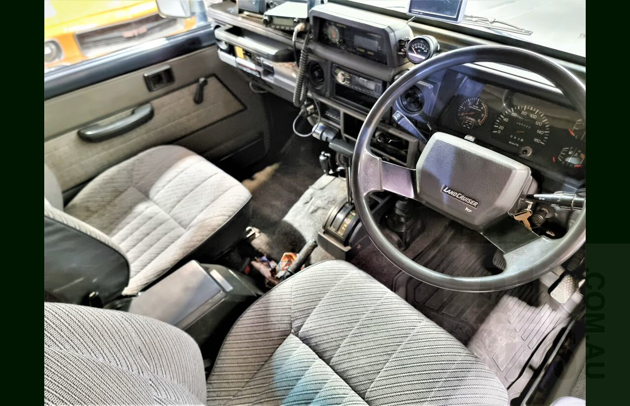 2/1987 Toyota Landcruiser LX Turbo BJ74 (4x4) 2d FRP Top Grey 3.4L 13B-T Turbo Diesel
