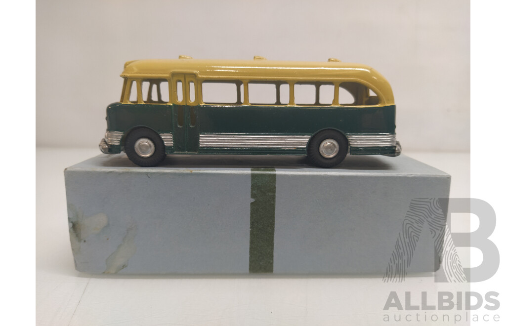 Micro Models Reproduction Bedford Bus