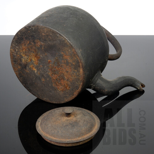 Vintage Cast Iron Kenrick 6 Pint Kettle