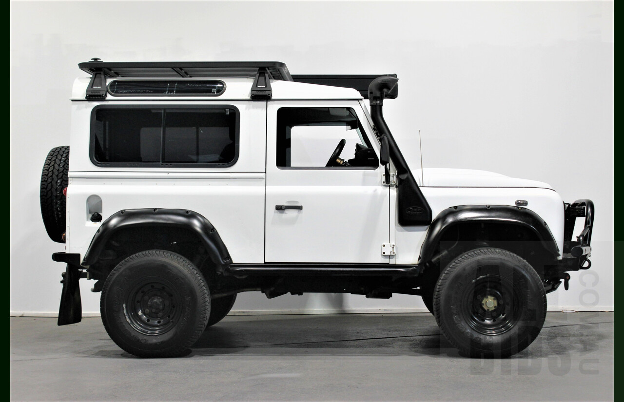 12/2011 Land Rover Defender 90 MY12 2d Wagon White 2.2L Turbo Diesel