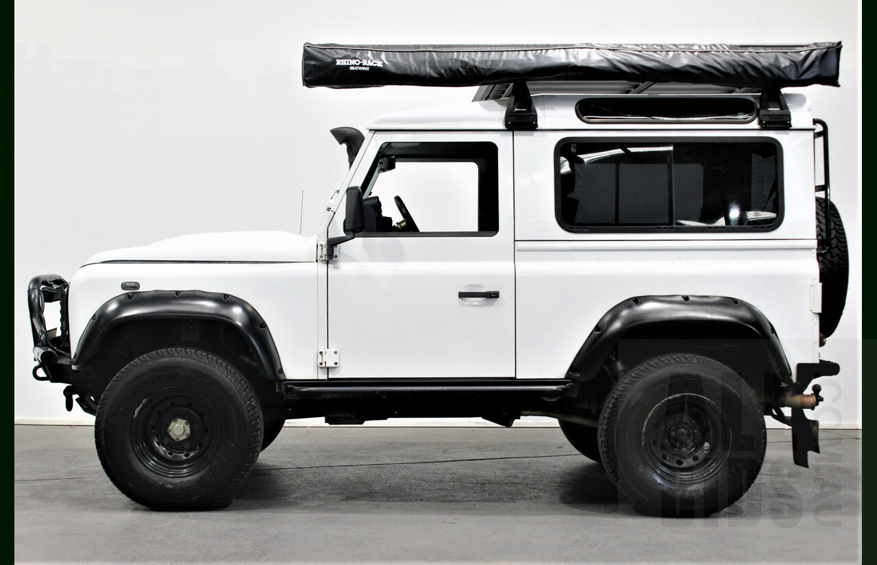 12/2011 Land Rover Defender 90 MY12 2d Wagon White 2.2L Turbo Diesel