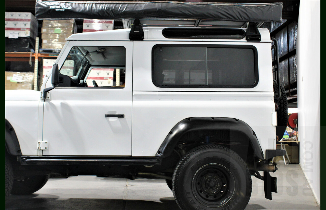 12/2011 Land Rover Defender 90 MY12 2d Wagon White 2.2L Turbo Diesel
