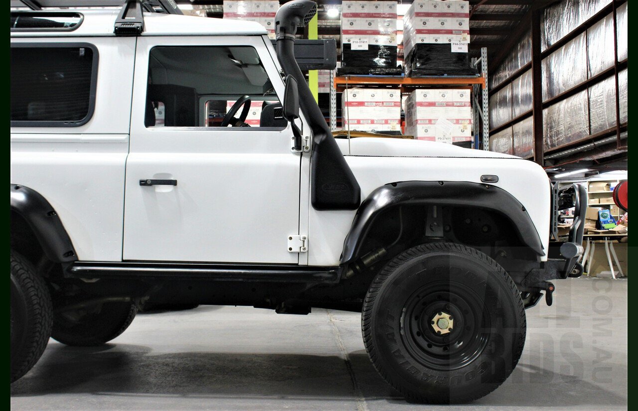 12/2011 Land Rover Defender 90 MY12 2d Wagon White 2.2L Turbo Diesel