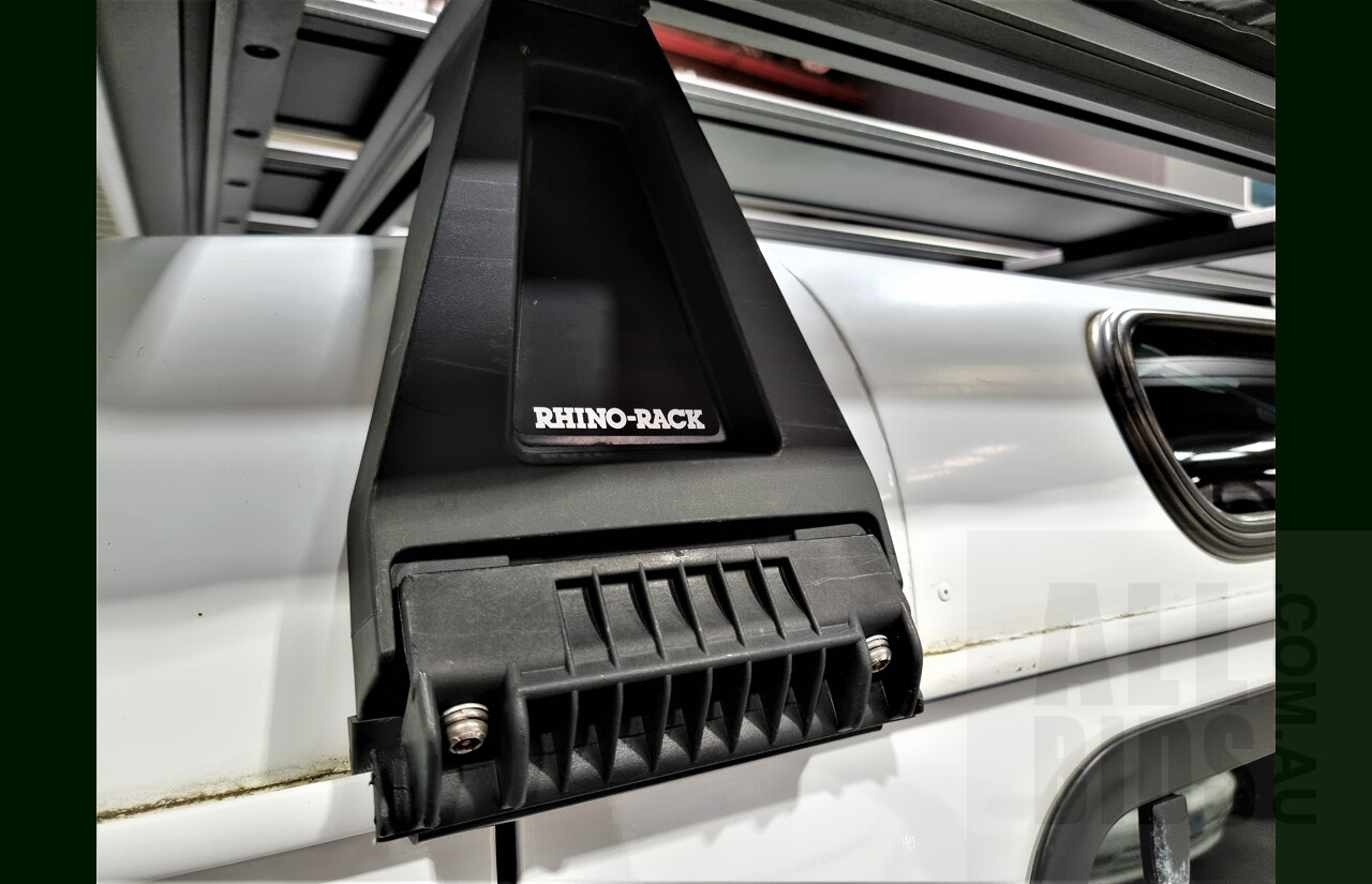 12/2011 Land Rover Defender 90 MY12 2d Wagon White 2.2L Turbo Diesel