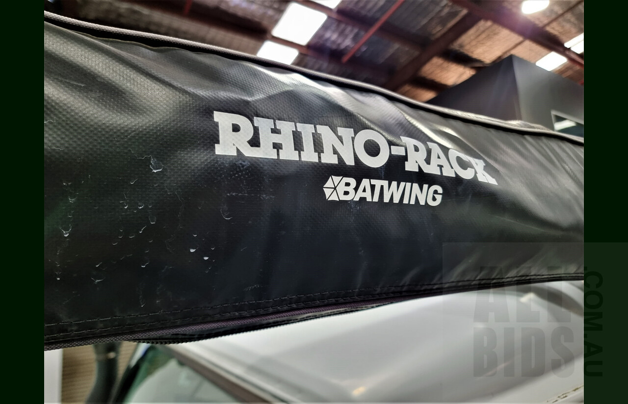 12/2011 Land Rover Defender 90 MY12 2d Wagon White 2.2L Turbo Diesel