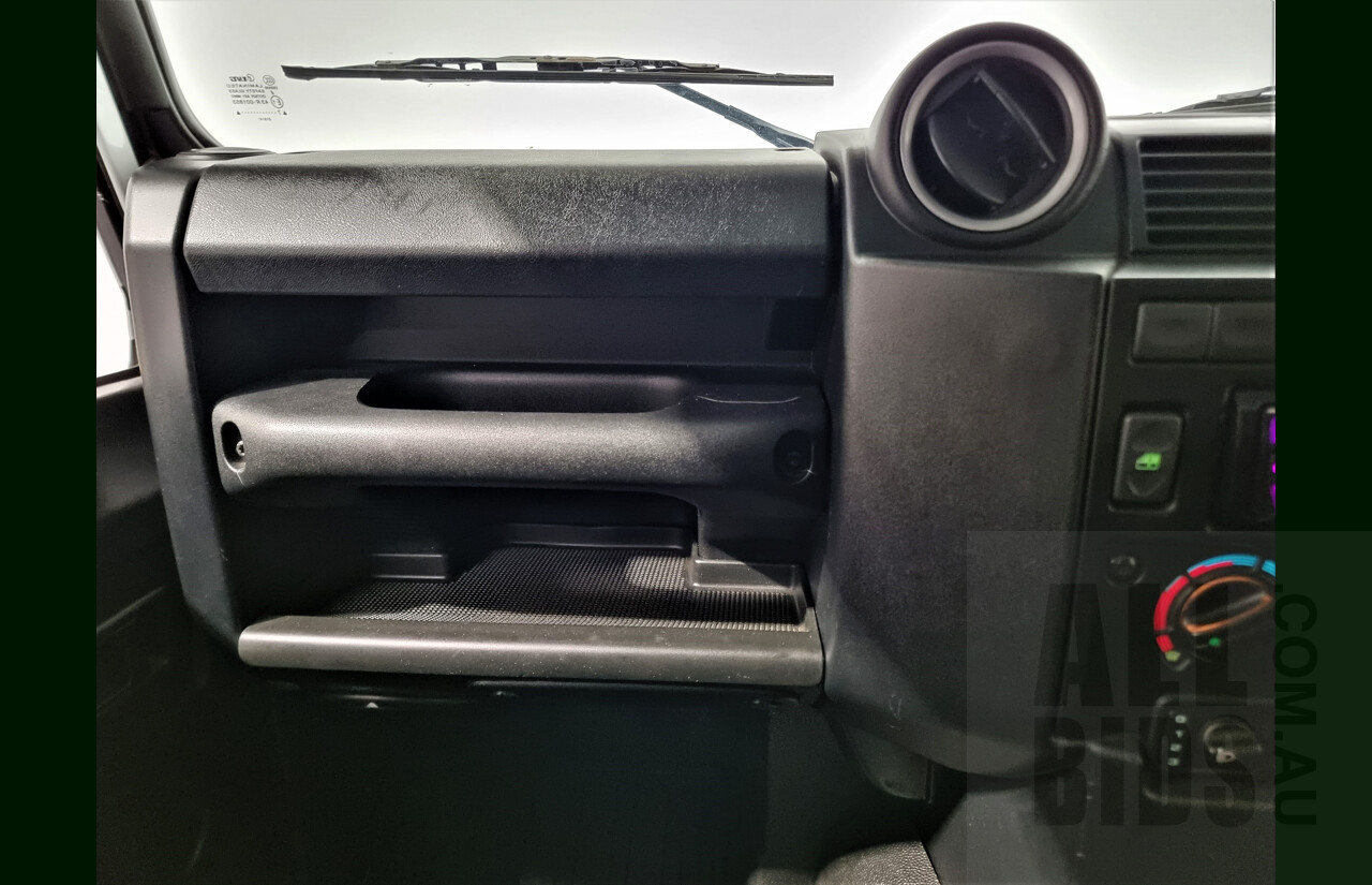 12/2011 Land Rover Defender 90 MY12 2d Wagon White 2.2L Turbo Diesel