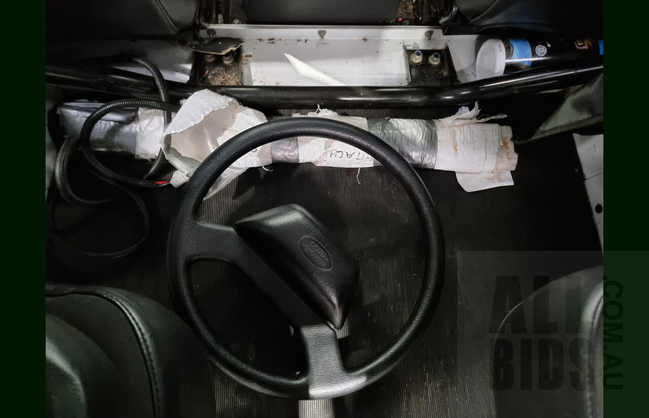 12/2011 Land Rover Defender 90 MY12 2d Wagon White 2.2L Turbo Diesel