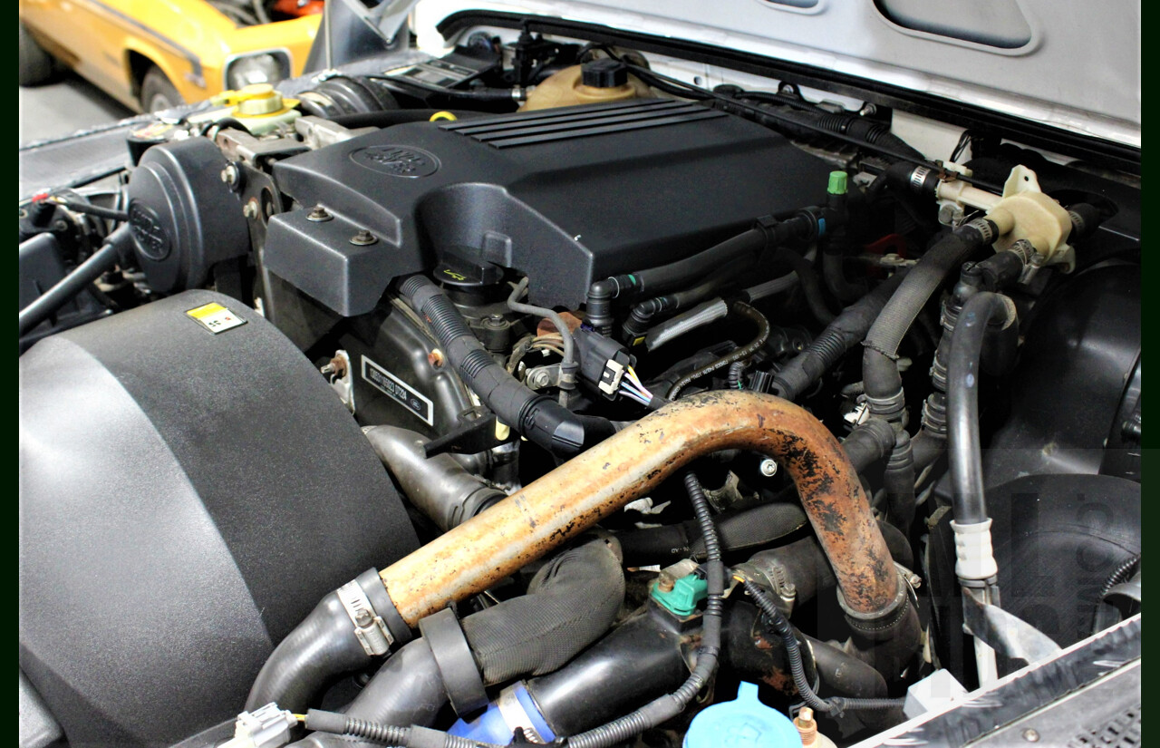 12/2011 Land Rover Defender 90 MY12 2d Wagon White 2.2L Turbo Diesel