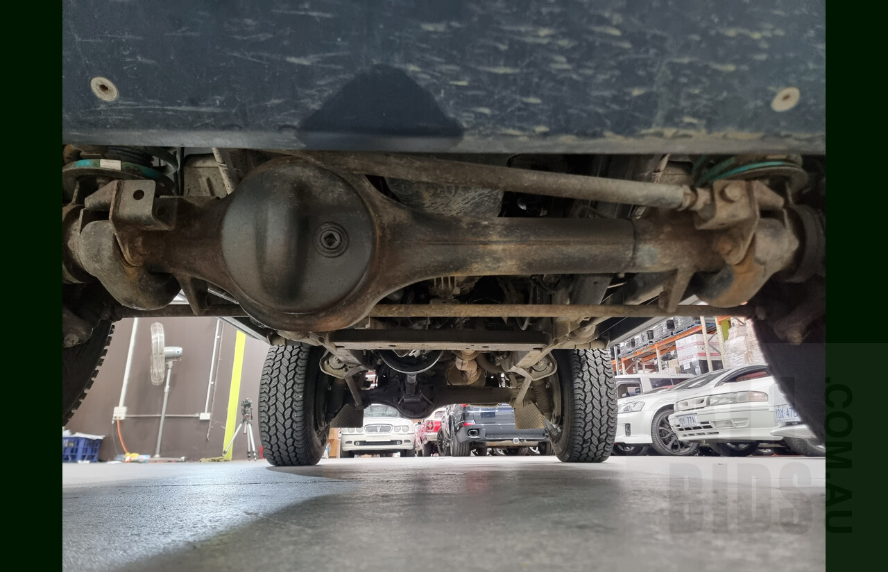 12/2011 Land Rover Defender 90 MY12 2d Wagon White 2.2L Turbo Diesel