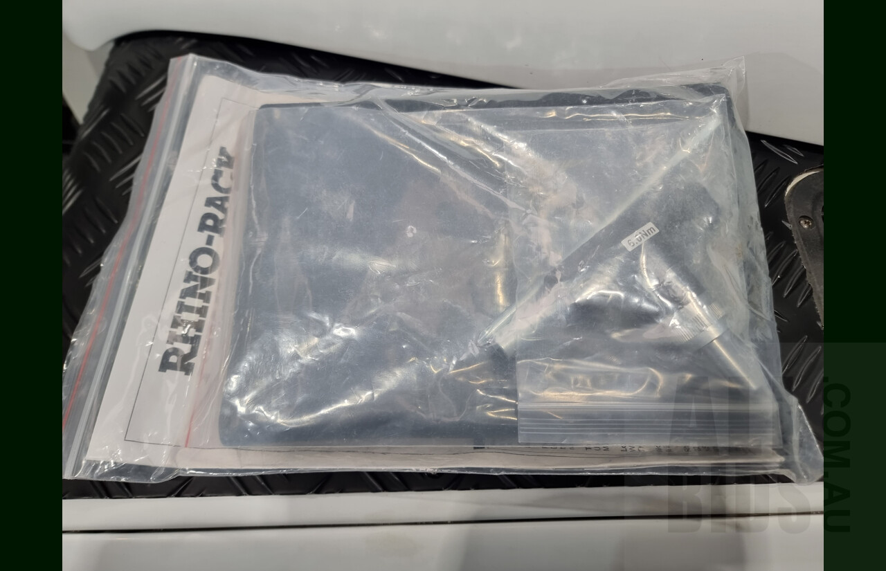 12/2011 Land Rover Defender 90 MY12 2d Wagon White 2.2L Turbo Diesel