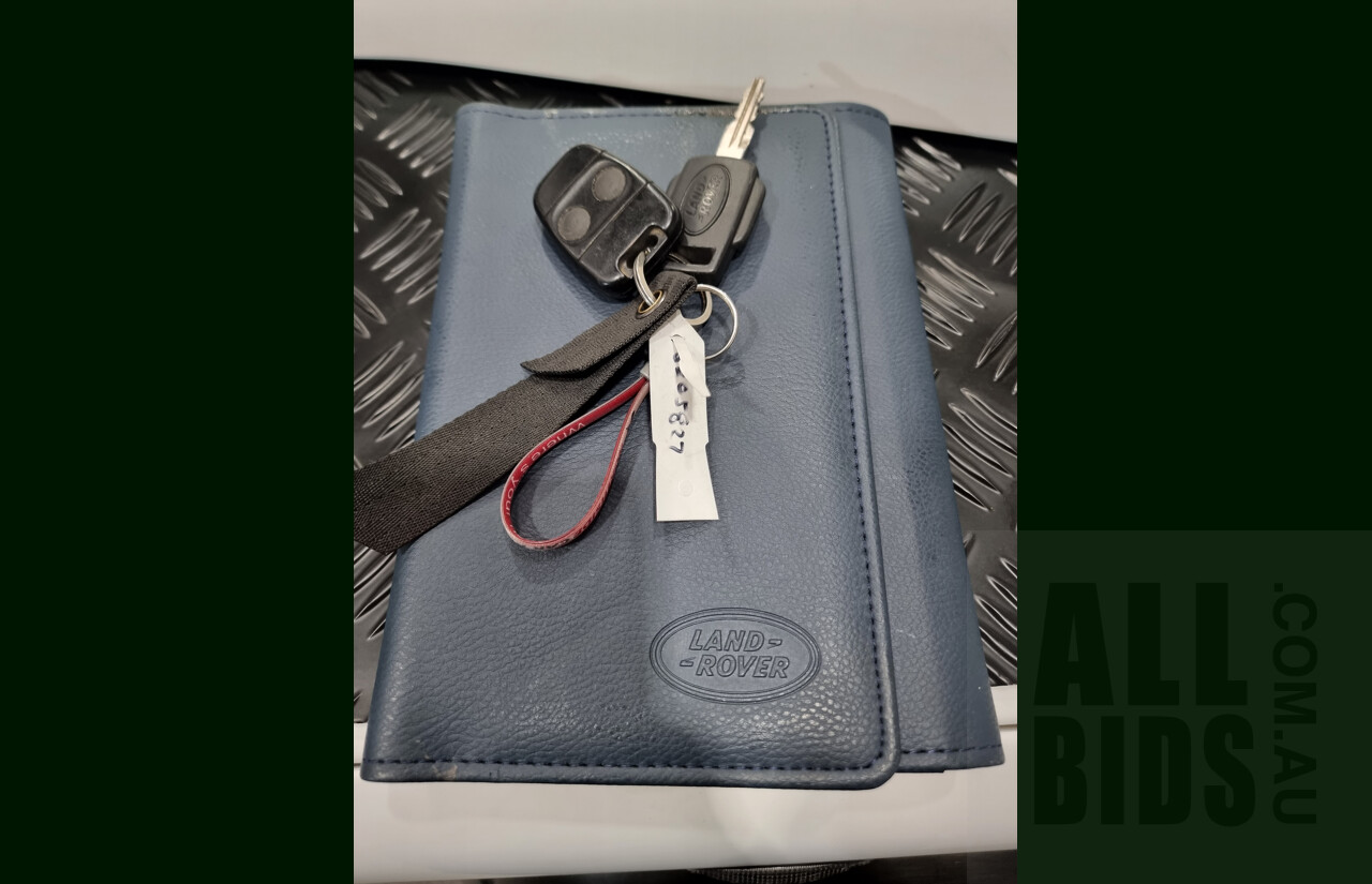 12/2011 Land Rover Defender 90 MY12 2d Wagon White 2.2L Turbo Diesel