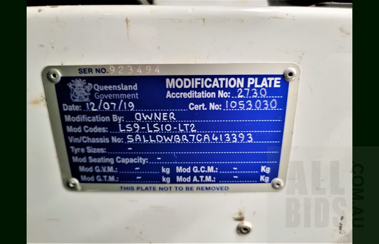 12/2011 Land Rover Defender 90 MY12 2d Wagon White 2.2L Turbo Diesel