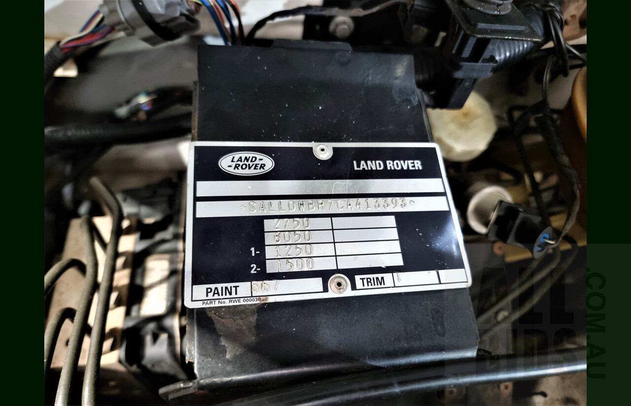 12/2011 Land Rover Defender 90 MY12 2d Wagon White 2.2L Turbo Diesel