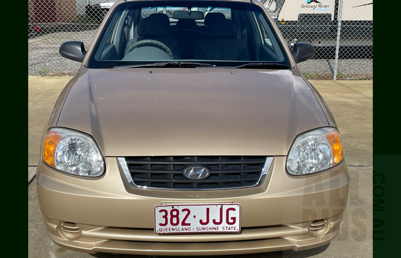 5/2003 Hyundai Accent LC 3d Hatchback Gold 1.6L