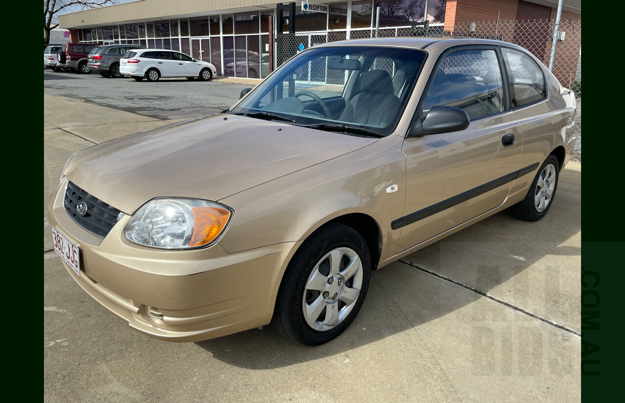 5/2003 Hyundai Accent LC 3d Hatchback Gold 1.6L