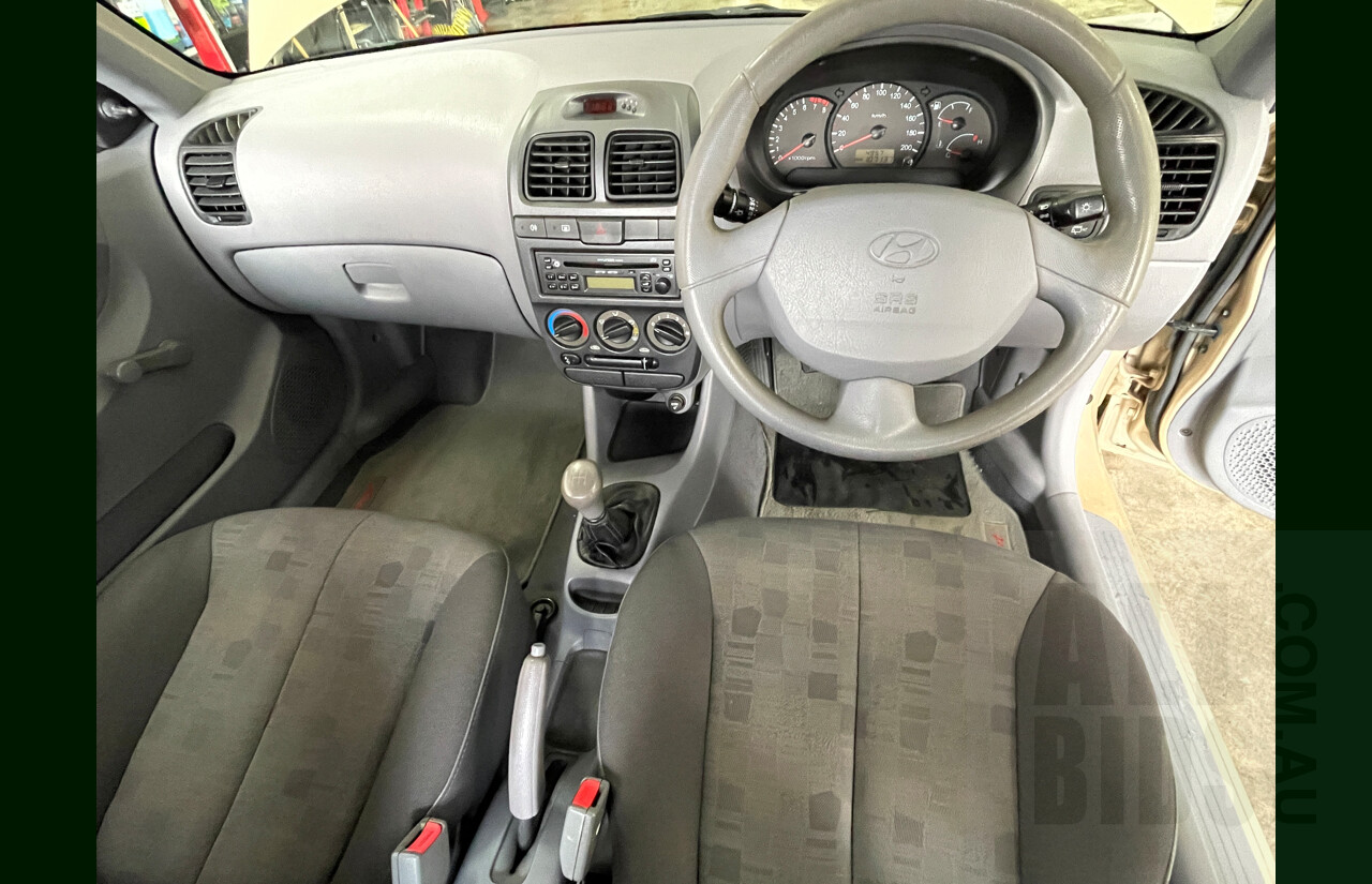 5/2003 Hyundai Accent LC 3d Hatchback Gold 1.6L