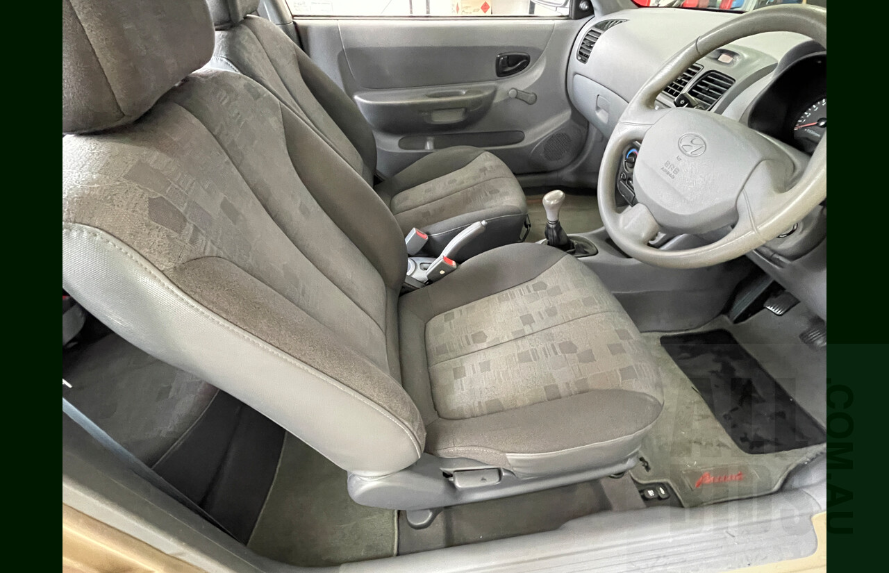 5/2003 Hyundai Accent LC 3d Hatchback Gold 1.6L