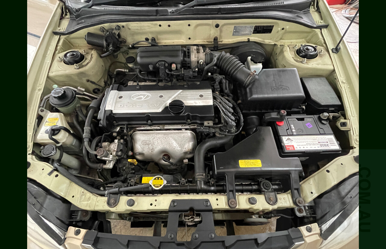 5/2003 Hyundai Accent LC 3d Hatchback Gold 1.6L