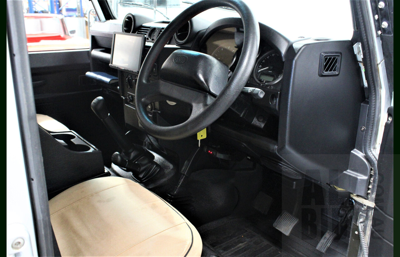 4/2009 Land Rover Defender 110 (4x4) MY09 4d Wagon Silver 2.4L Turbo Diesel