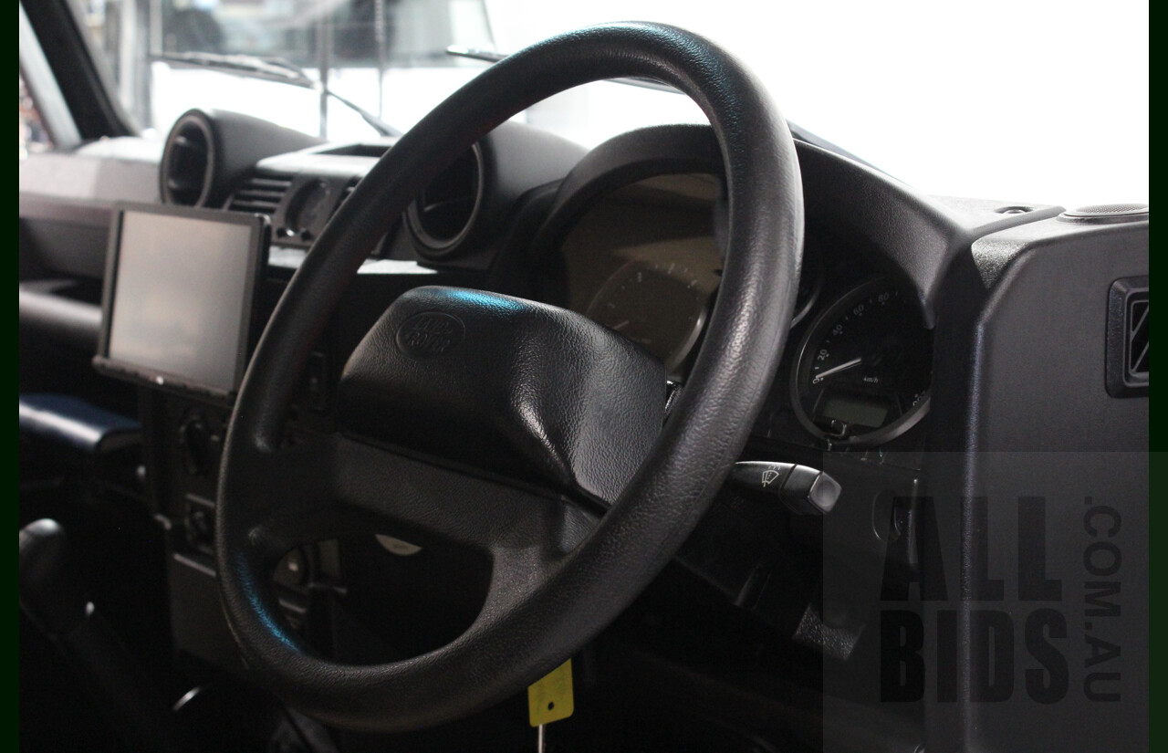 4/2009 Land Rover Defender 110 (4x4) MY09 4d Wagon Silver 2.4L Turbo Diesel