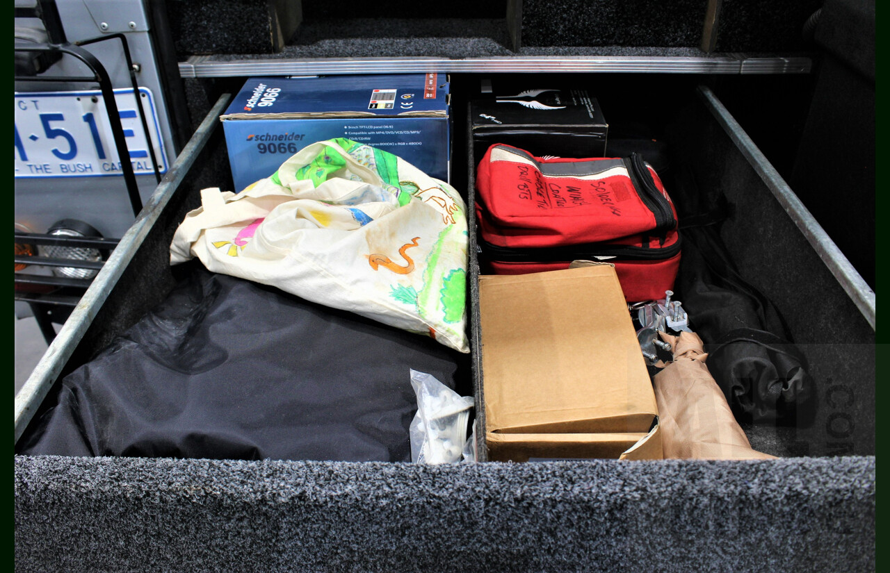 4/2009 Land Rover Defender 110 (4x4) MY09 4d Wagon Silver 2.4L Turbo Diesel